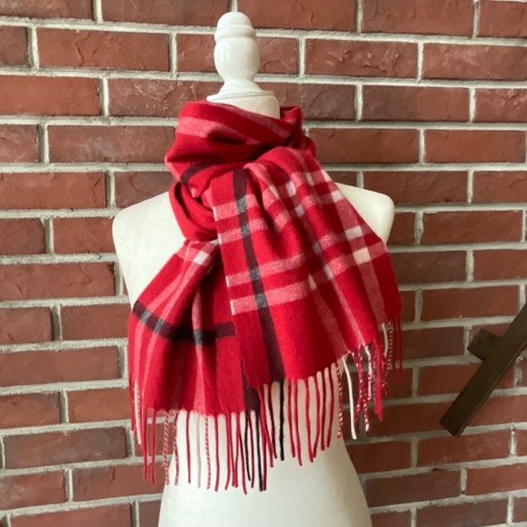 •Charter Club Red Black White Plaid 100%Cashmere Fringed Scarf 64”x10” NWOT - Picture 2 of 11